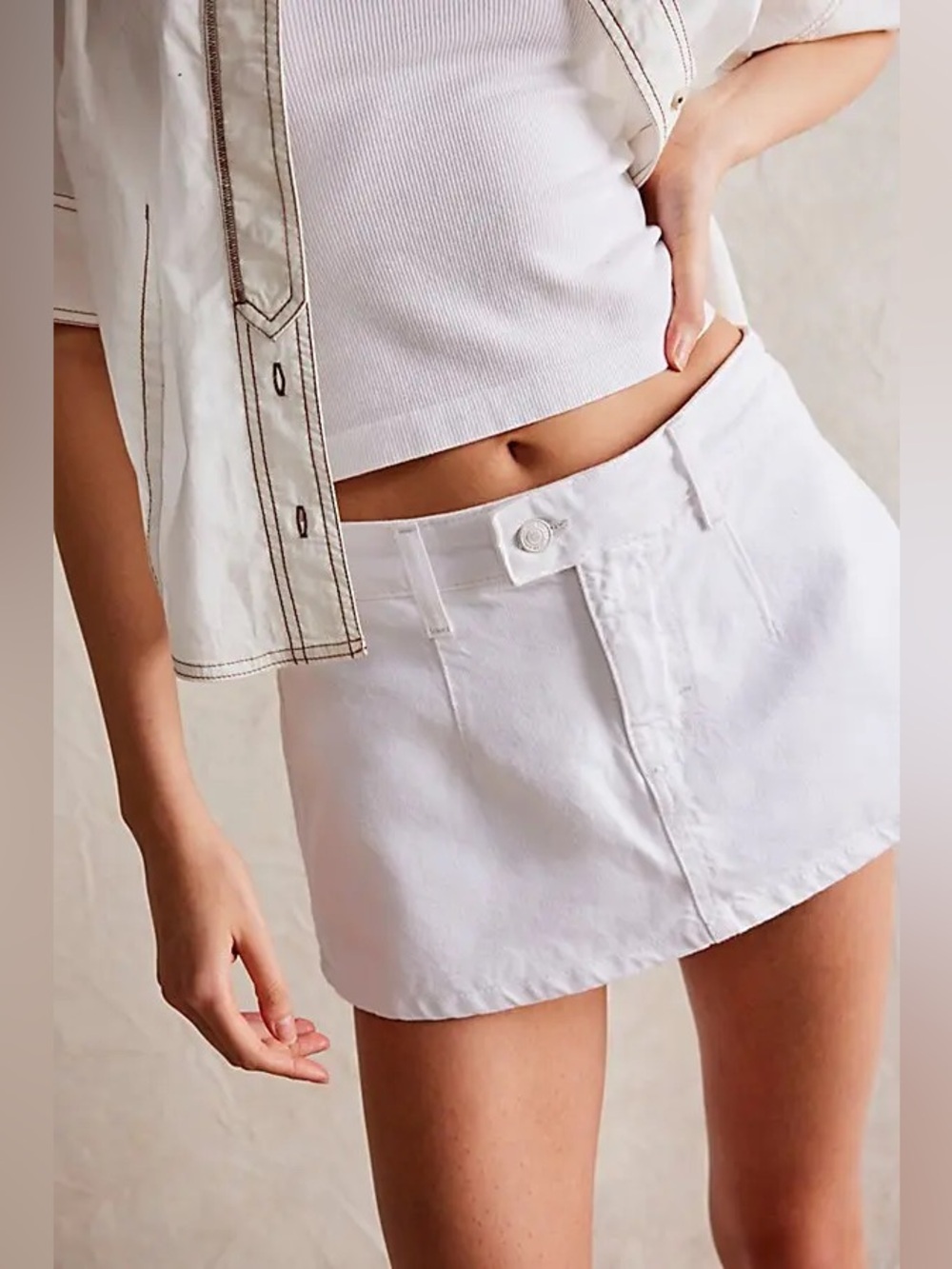 WE THE FREE GALIVANTING PEEKABOO SKORT IN OPTIC WHITE
Size 27